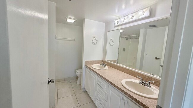 Building Photo - 905 Southridge Rd