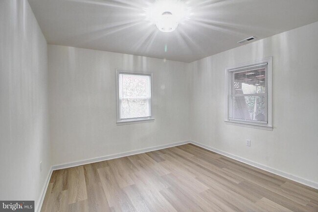 Building Photo - 412 Lee Pl