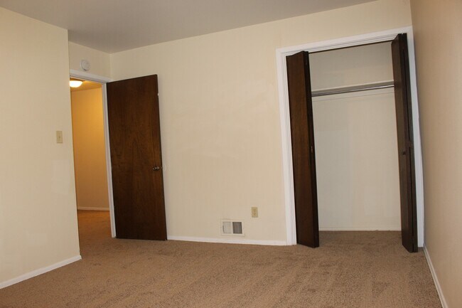 Building Photo - TRENT 543