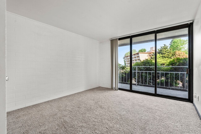 Building Photo - 9500 Rainier Ave S