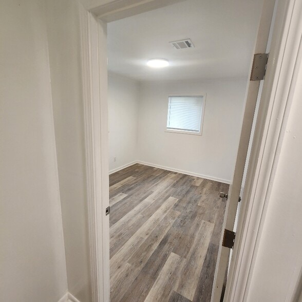 Building Photo - 308 Liston St