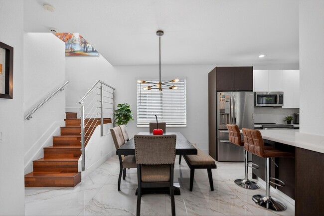 Building Photo - 1374 Canary Island Dr