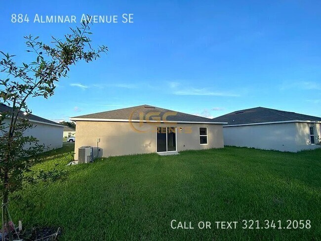 Building Photo - 884 Alminar Ave SE