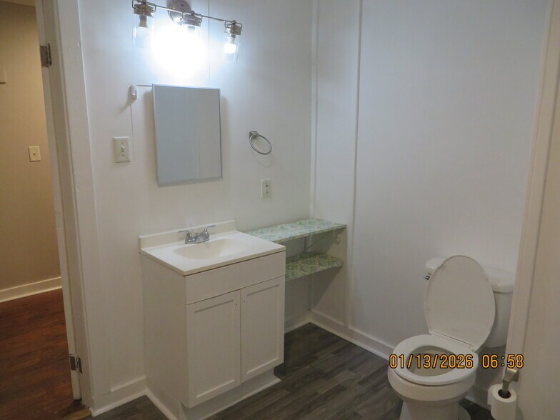 Building Photo - 202 W 3rd St