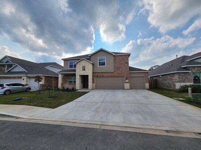 Building Photo - 3036 SF Home - 6 BR/3 BA with THREE-CAR GARAGE - BULVERDE!!!