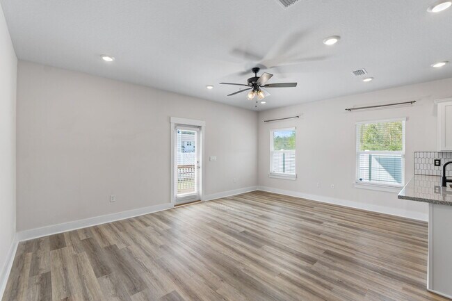 Building Photo - 9483 Nature Crk Cir