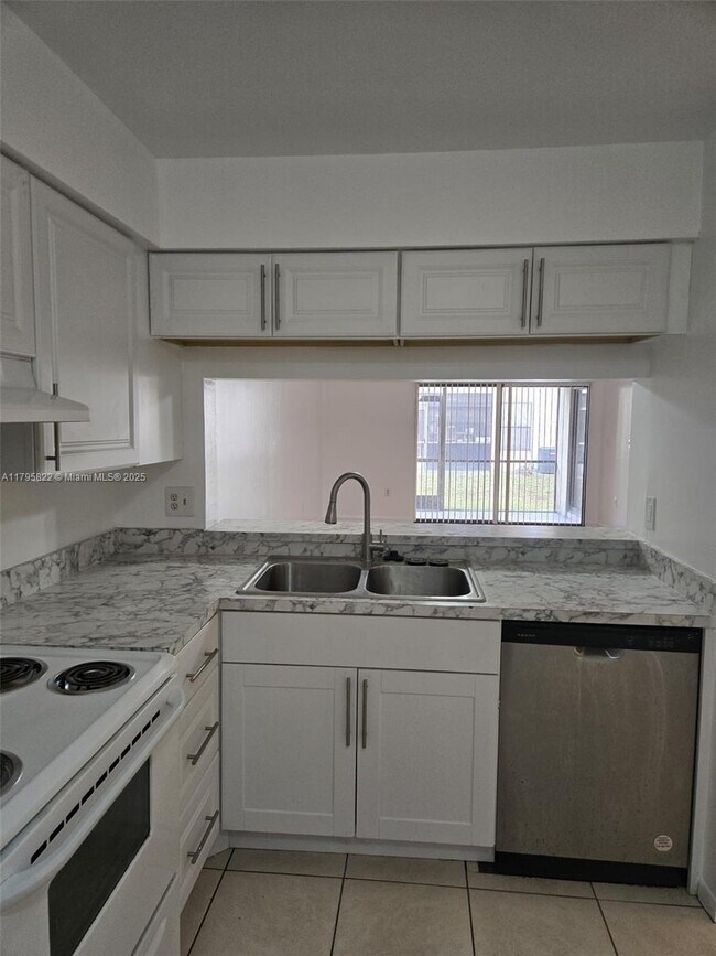 Building Photo - 2257 SW 80th Terrace