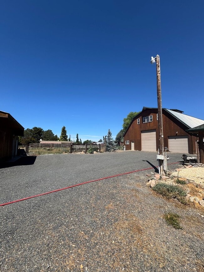 Building Photo - Idyllic 3bd, 2ba Retreat with Loft on 2+ A...