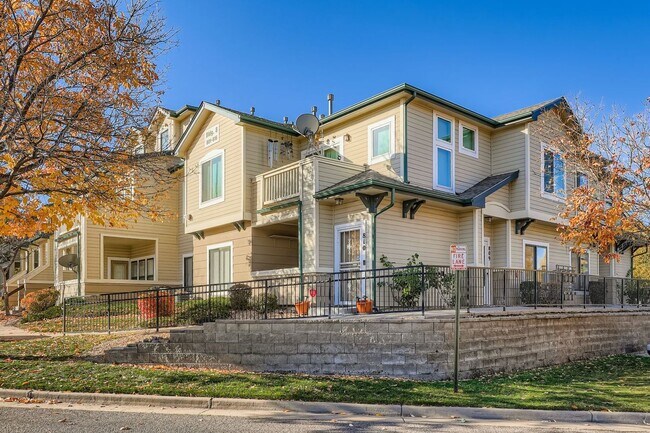 Building Photo - Light-Filled Corner Condo with Garage + Covered Parking in Gated Community