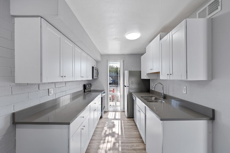 Building Photo - 5570 E Hampton St