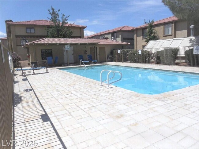 Building Photo - Updated First-Floor Unit | Granite Counter...