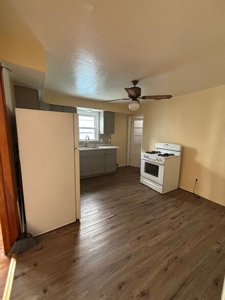 Building Photo - 162 Seminary Ave