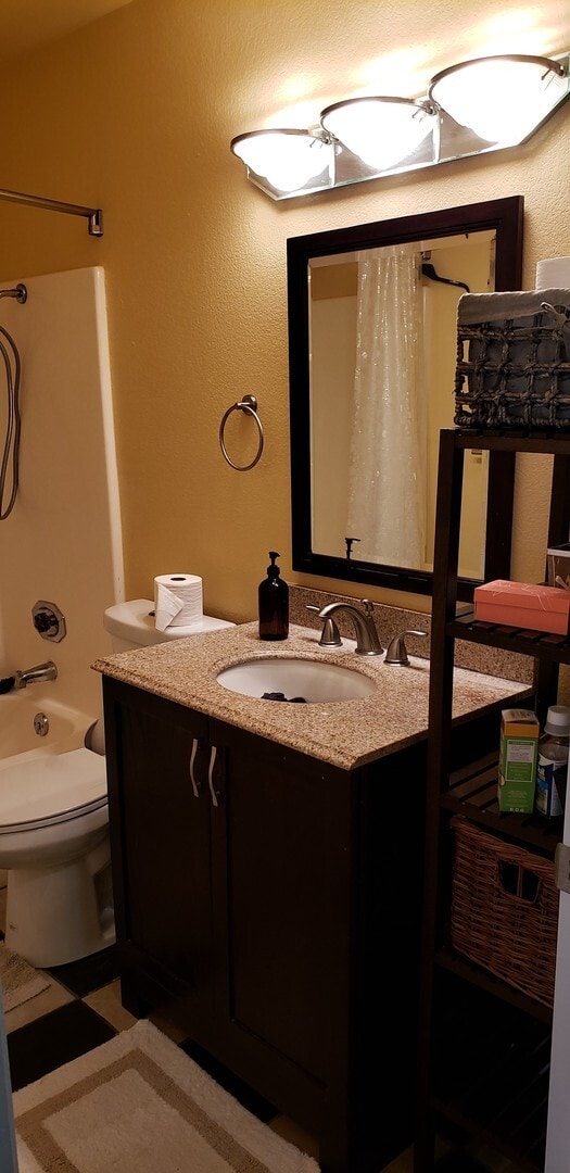 Building Photo - Excellent 3 Bed/2.5 Bath Mountain Shadows ...