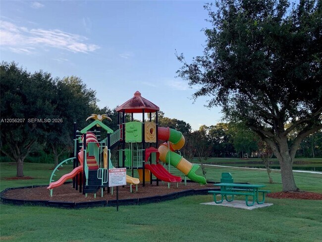 Building Photo - 1037 Park Ridge Cir