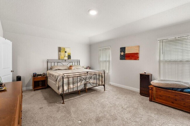 Building Photo - 1444 Acorn Wood