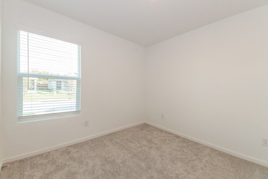 Building Photo - 140 Glenwood Dr