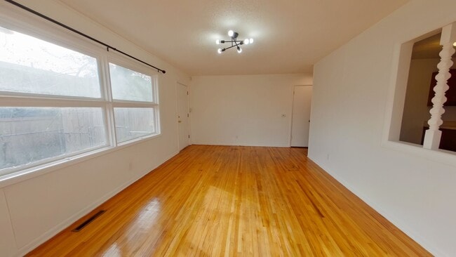 Building Photo - 2215 S Millwood Ave