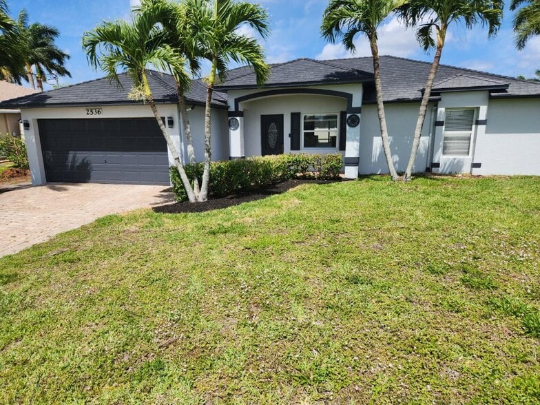 Building Photo - 2536 SW 24th Ct