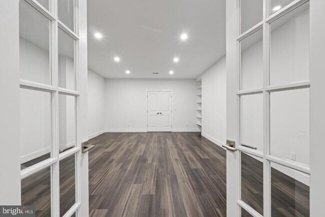Building Photo - 2 Dogleg Ln