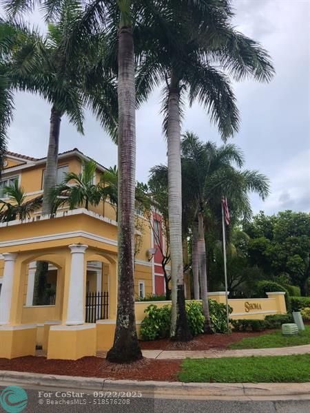 Building Photo - 2659 Carambola Cir N