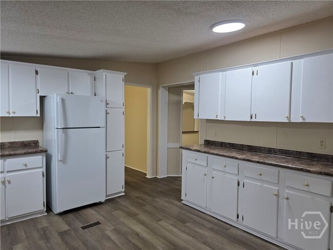 Building Photo - 311 Mockingbird Dr
