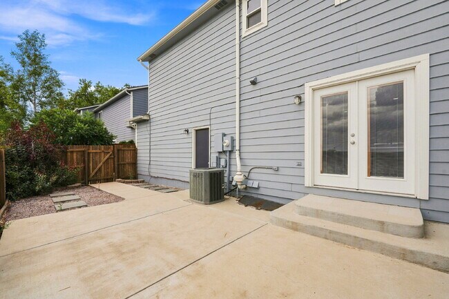 Building Photo - $2,840.95 with $300 Off The First Month's Rent, 3 Beds - 2.5 Bath, Single Family Home in Westmins...