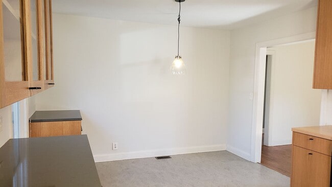 Building Photo - Renovated 2 Bedroom/ 1 Bath Duplex minutes to 12th South, Lipscomb, Belmont and Vandy