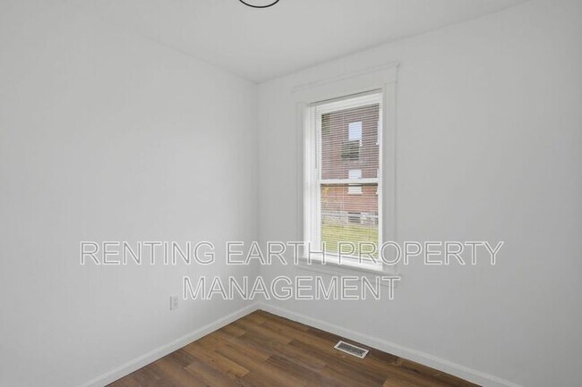 Building Photo - 3127 Clay Ave