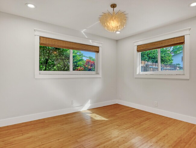 Building Photo - 1298 NW 4th St