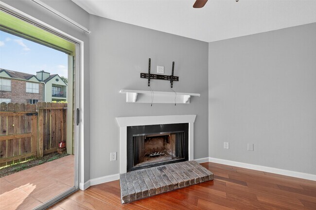 Building Photo - 18800 Egret Bay Blvd