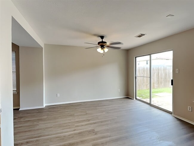 Building Photo - 1207 Hannover Blvd