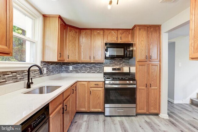 Building Photo - 4111 Hemingway Dr