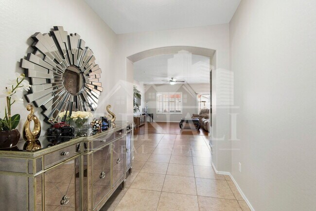 Building Photo - 2881 E Tonto Dr