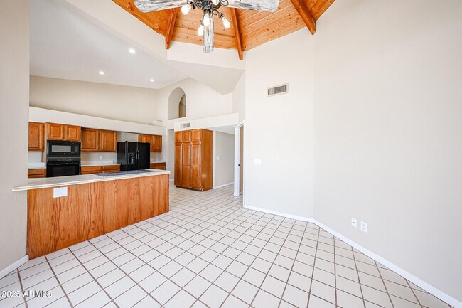 Building Photo - 15704 Cholla Dr
