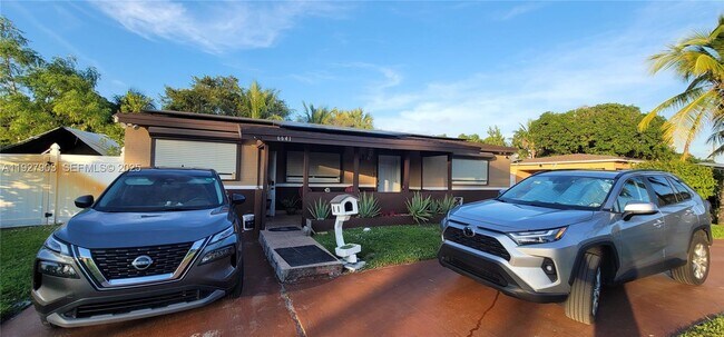 Building Photo - 6641 SW 26th St