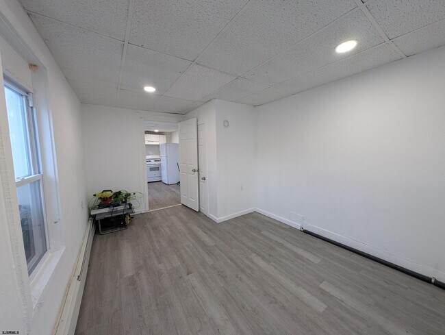 Building Photo - 20 S Bellevue Ave