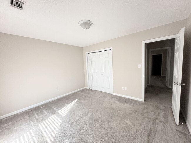 Building Photo - 4303 Pineview Ln