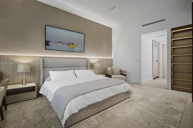 Building Photo - 2301 Collins Ave