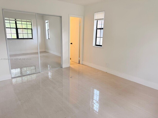 Building Photo - 2830 Coral Springs Dr