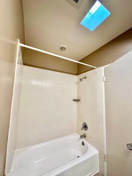 Building Photo - 125 S Sierra Madre Blvd