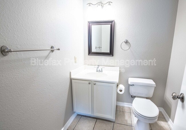 Building Photo - 225 Samantha Dr