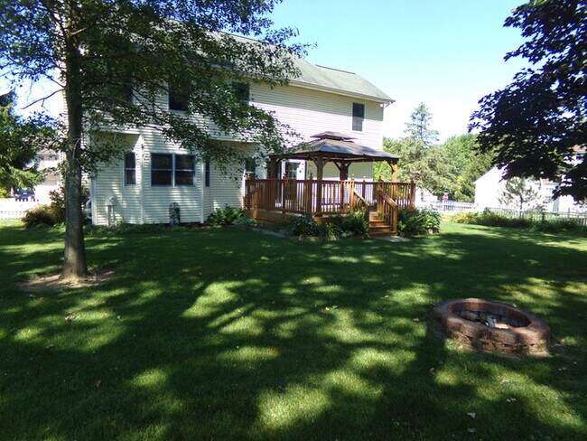 Building Photo - Beautiful 3 Bed 3.5 Bath Xenia Home!