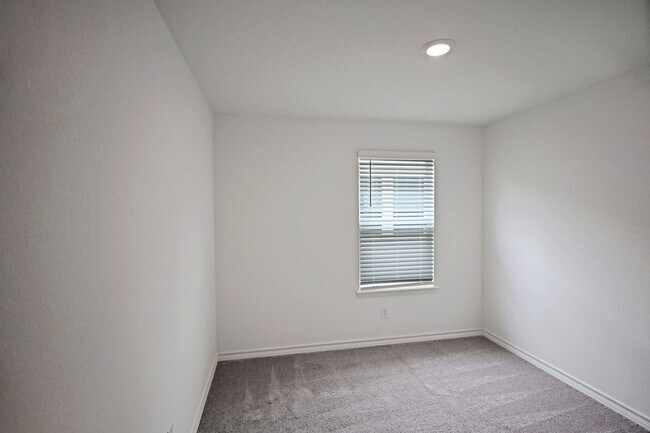 Building Photo - 951 Bluegrass Pt