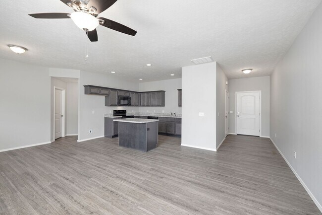 Building Photo - Republic Duplex for rent- with fence!