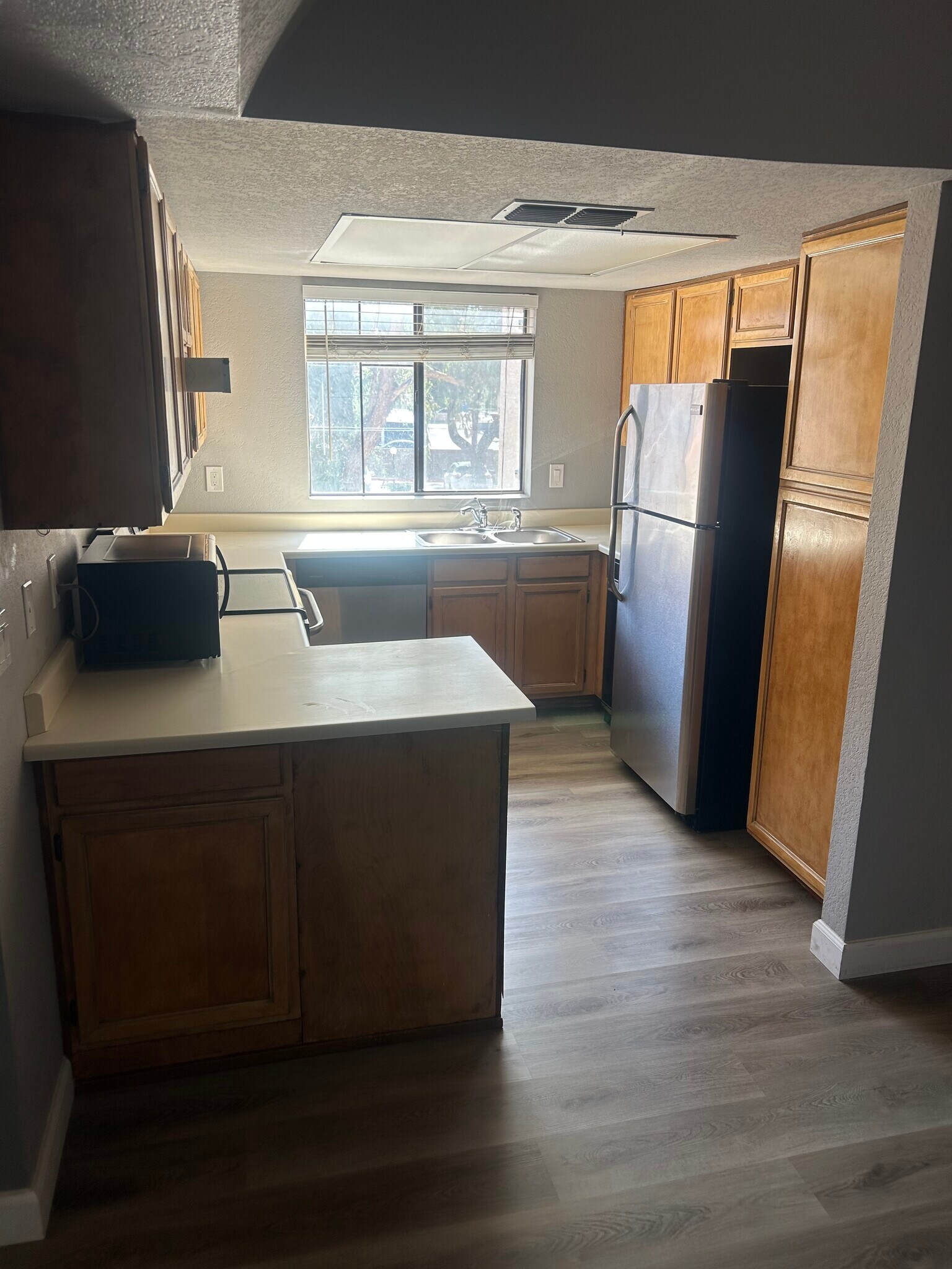 Building Photo - 1905 E University Dr