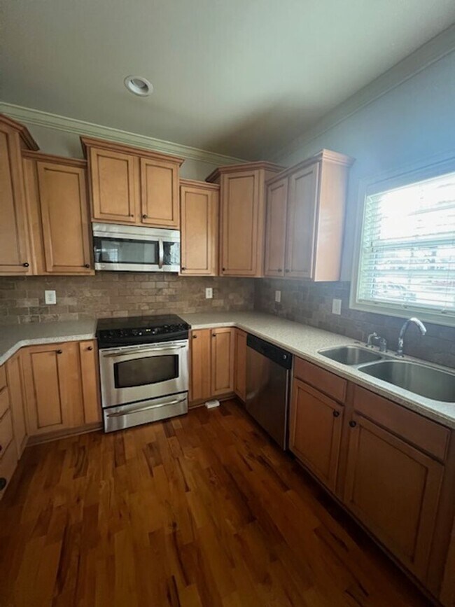 Building Photo - Southern Comfort & Style: Discover This Be...