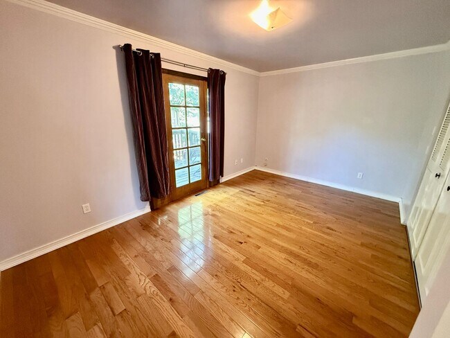 Building Photo - 2136 Springfield Ct
