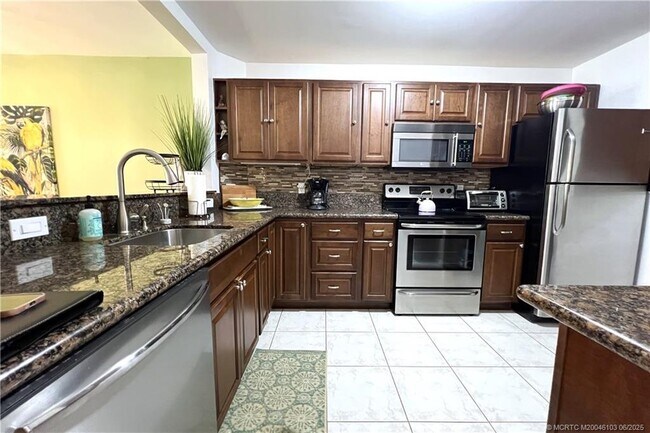 Building Photo - 9940 S Ocean Dr