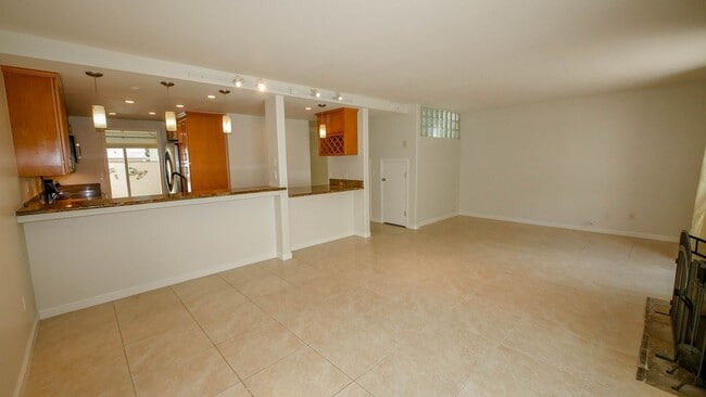 Building Photo - La Jolla Shores Heights - 4 Bedroom, 2.5 b...