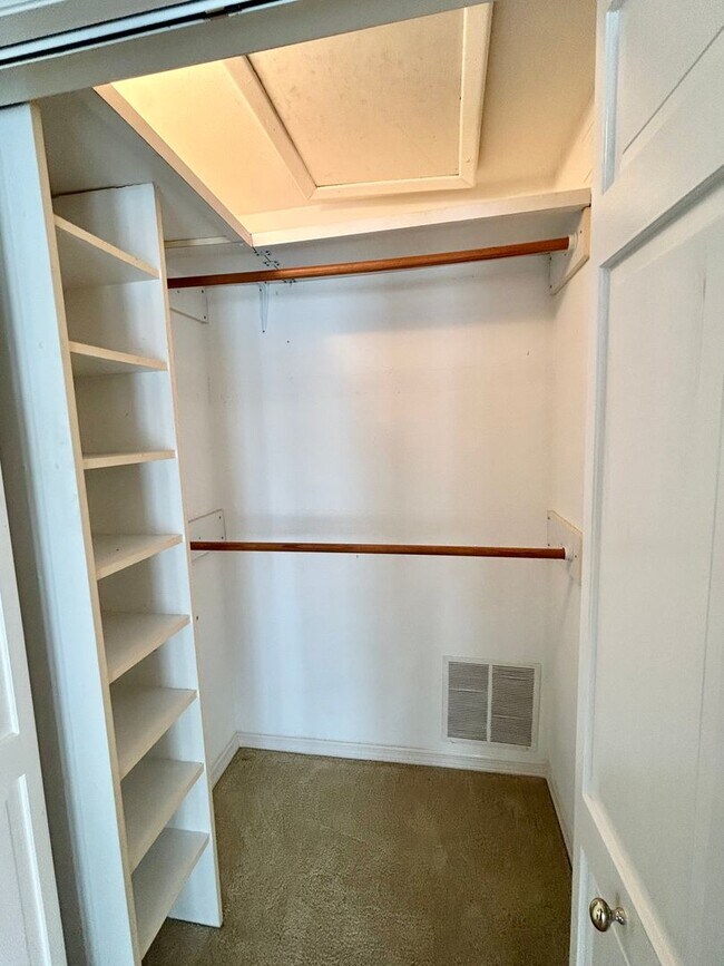 Building Photo - Classic waterfront Snell Isle Estates 3 Bed 2.5 Bath Home with private dock!